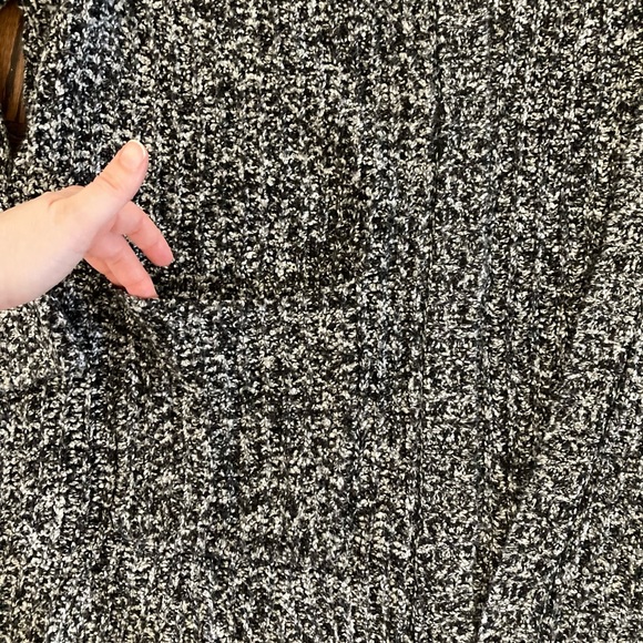⭐️3/$35 American Eagle cozy open sweater with pockets - Picture 2 of 8